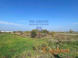 Odlican plac na ulazu u Backu Palanku!